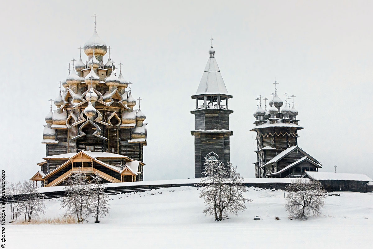 Музей «Кижи» зовет в гости, пока лежат снега