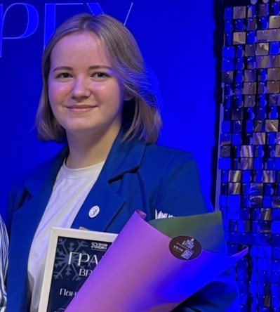 Студенткой года ПетрГУ стала доброволец и художница Галина Пантелеева