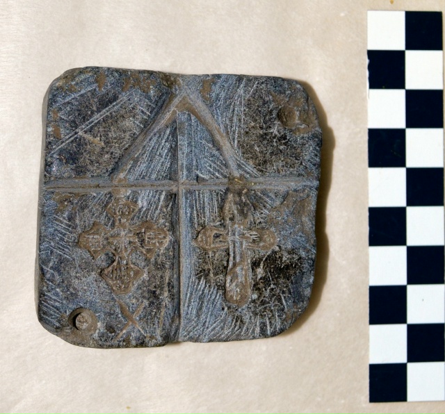 Музей «Кижи» показал как в старину делали нательные кресты