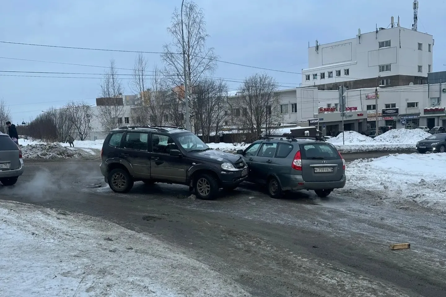 Две легковушки столкнулись на Ключевой в Петрозаводске