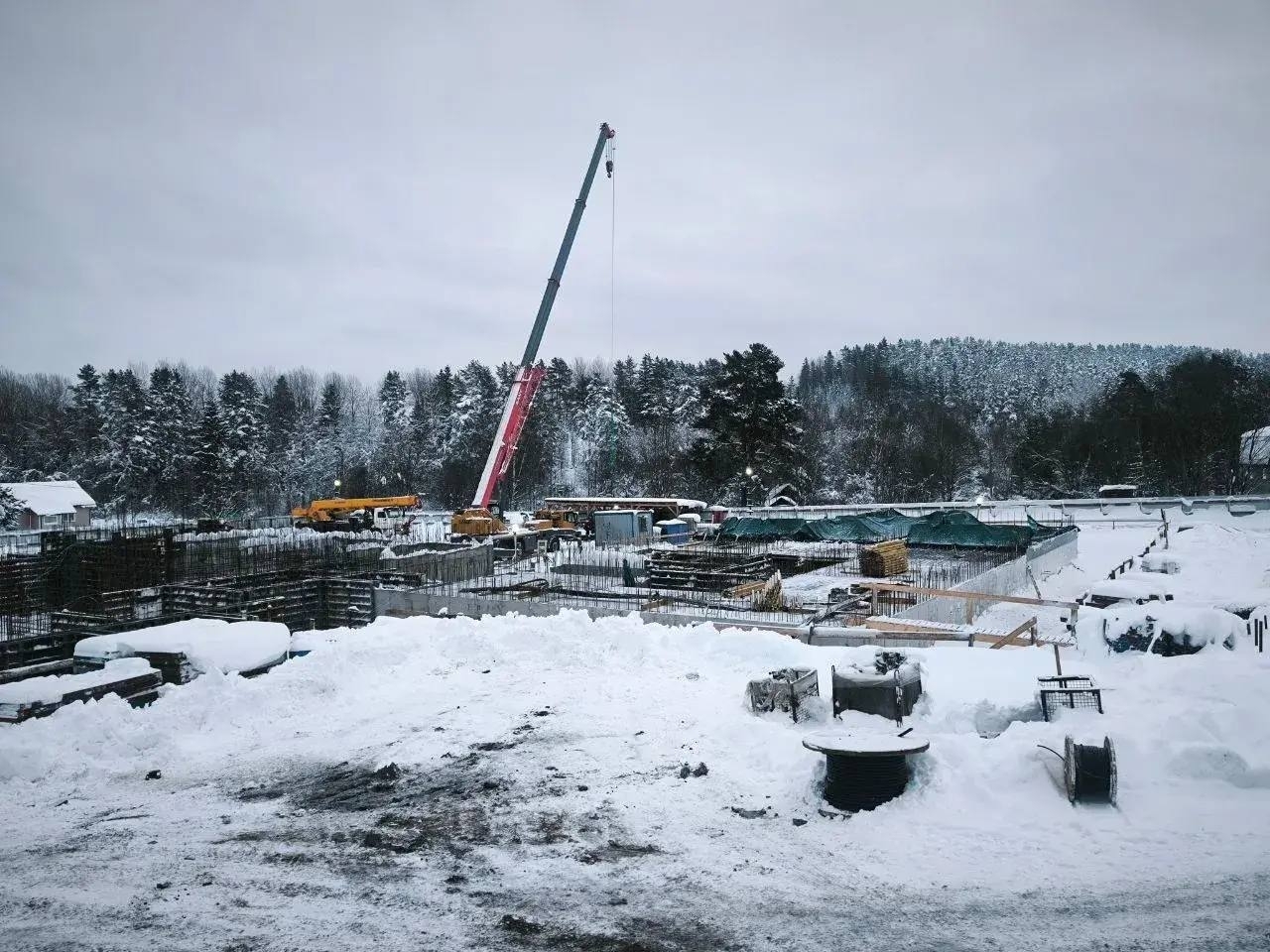 В поселке Хитойла бетонируют перекрытия будущего дома культуры и садика