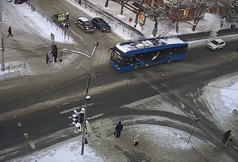 Из-за аварии с троллейбусом на маршруте № 5 сбиты интервалы движения