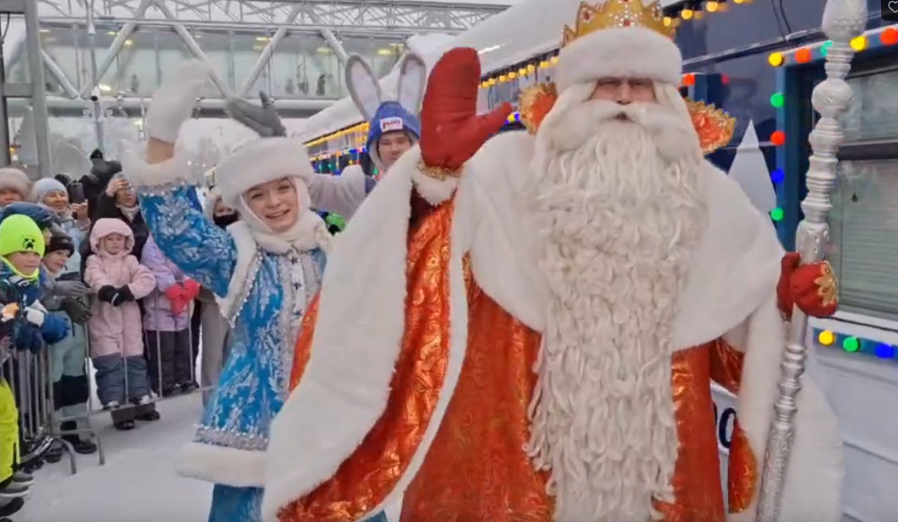 9 тысяч человек встретились с Дедом Морозом на вокзале Петрозаводска