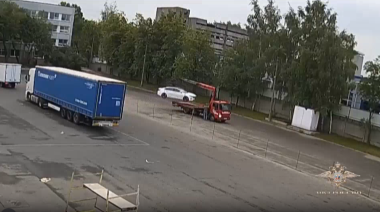 Никто не заметил: вор из автосалона «увел» 26 тачек за полгода