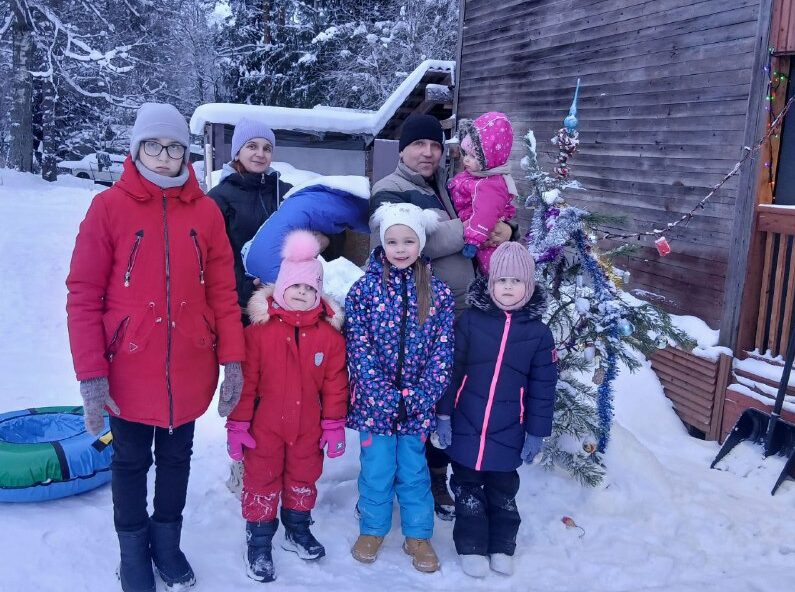 Появления брата ждали 5 сестер: в семье Серож из Суоярви родился долгожданный сын