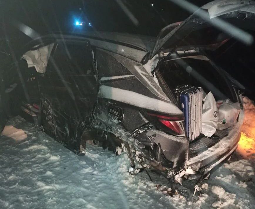 Две иномарки жестко столкнулись на заснеженной трассе «Кола» в Лоухском районе