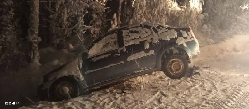 Пожарные спасли водителя автомобиля, попавшего в ДТП в Муезерском районе