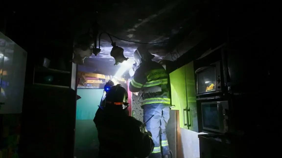 Десять человек, среди которых было трое детей, эвакуировали из горящего общежития в Лахденпохье