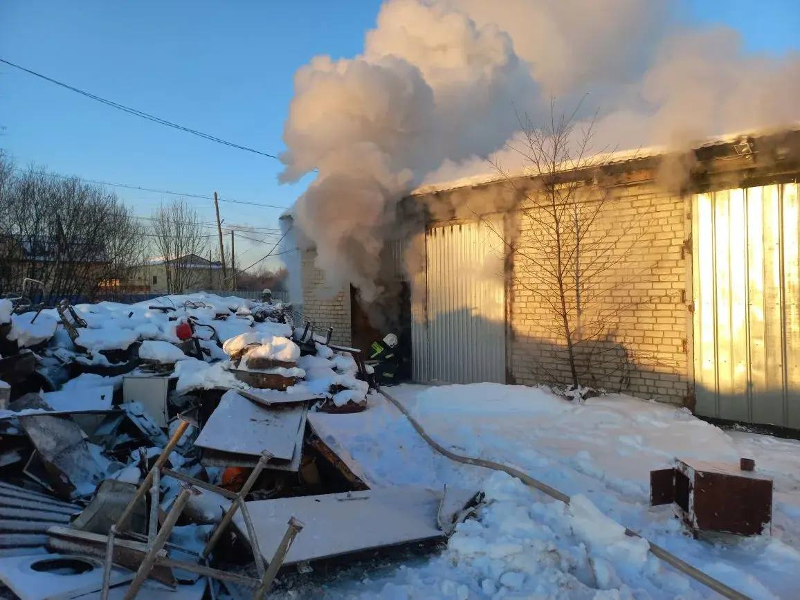 Автомобильные боксы вспыхнули в Пудоже