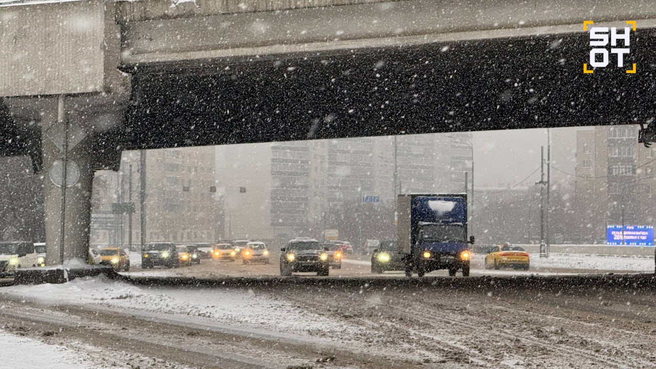 Российских водителей могут перестать штрафовать за нарушение разметки в дни сильных снегопадов
