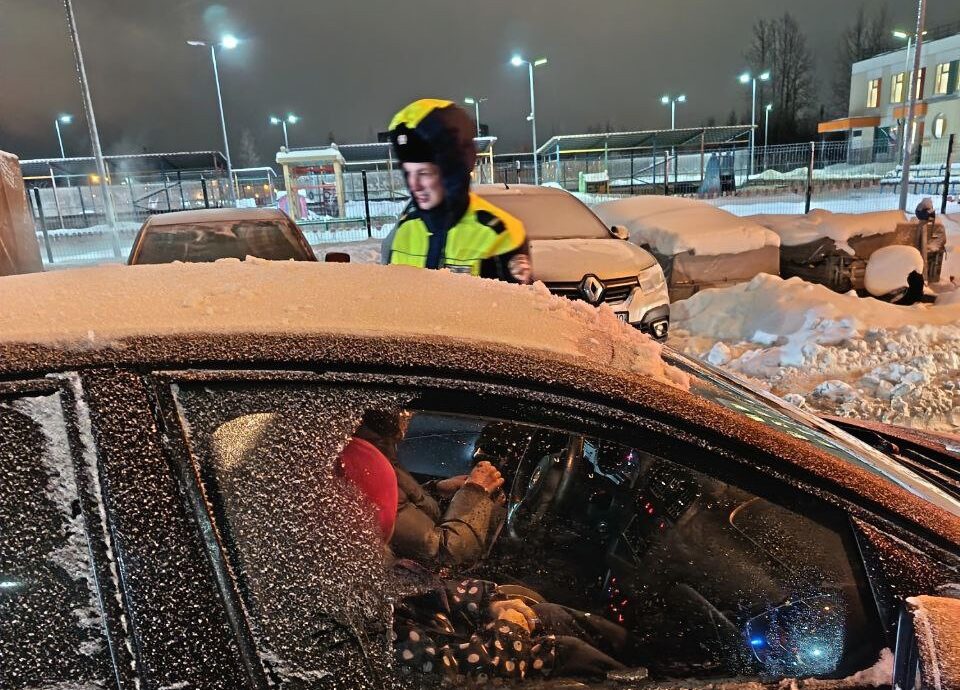 Водителю в Петрозаводске грозит штраф за перевозку ребенка без кресла