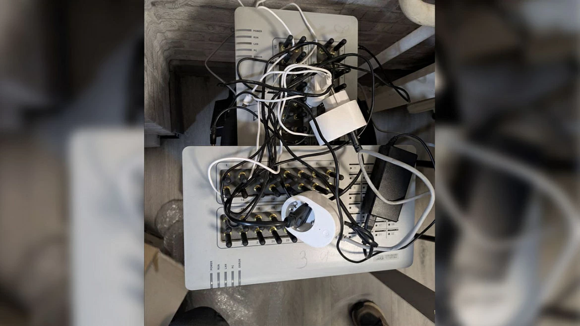 Сотрудники полиции Карелии совместно с региональным УФСБ уничтожили нелегальный узел связи в Петрозаводске