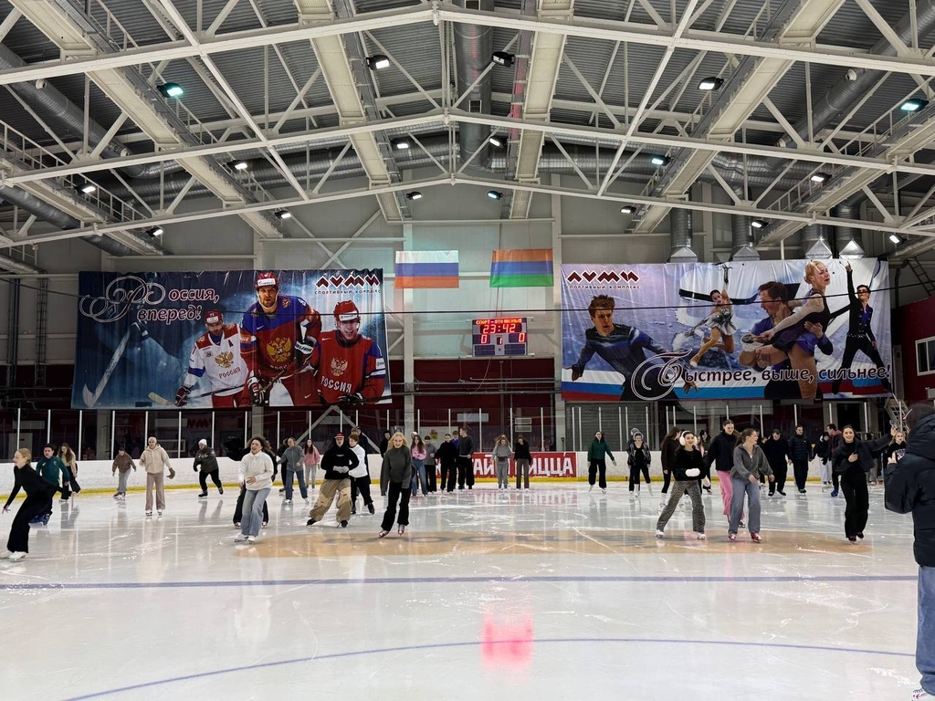 Студенты отметили окончание сессии и начало каникул на катке «Луми» в Петрозаводске