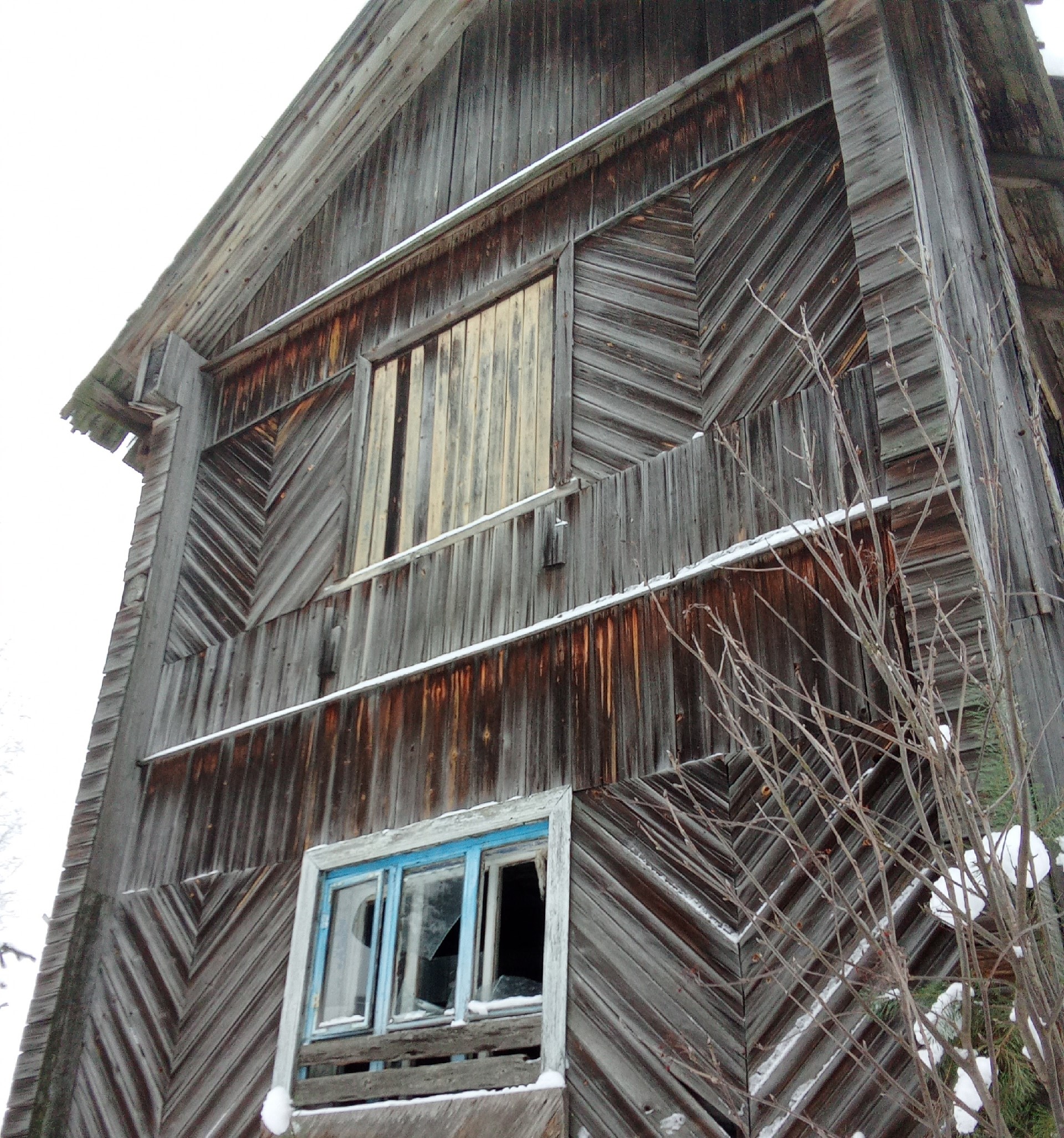 Вместо четырех семей - руины: грустная судьба дома в Пиндушах