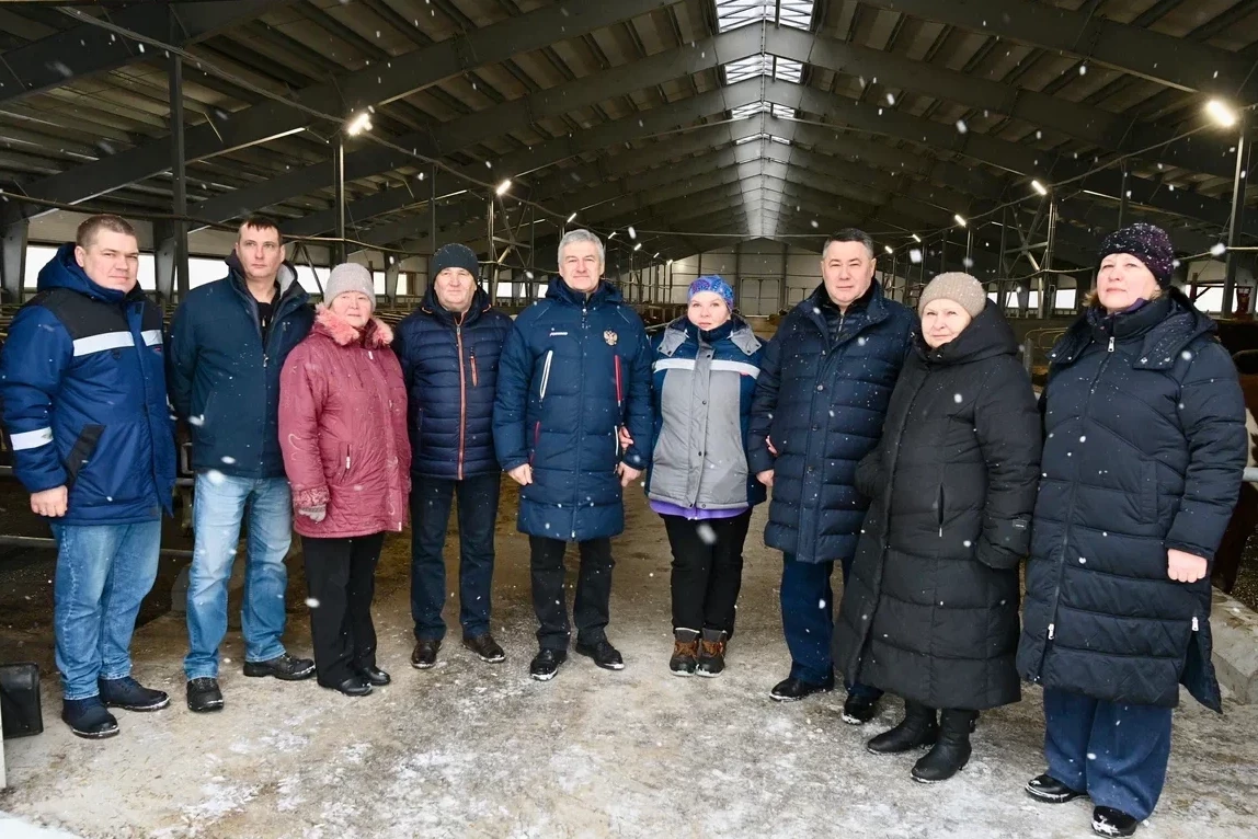 Игорь Руденя и Артур Парфенчиков оценили работу нового животноводческого комплекса в Видлице