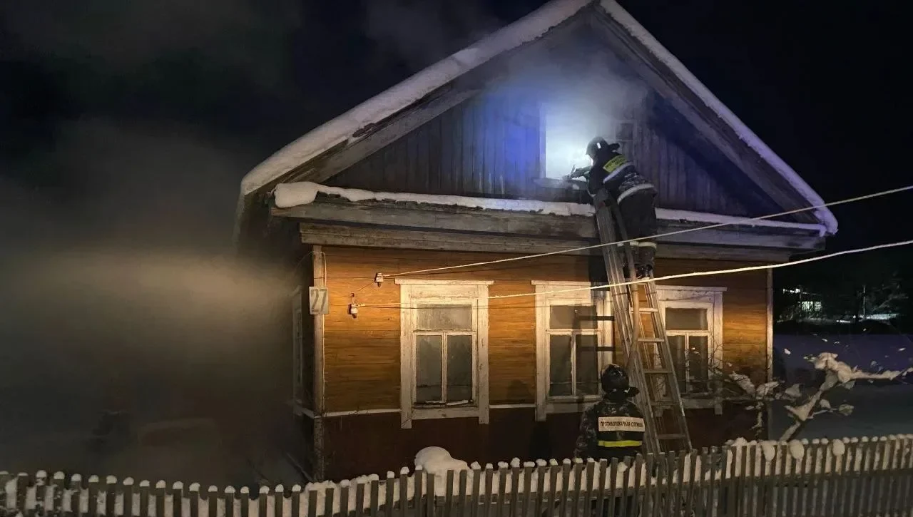 Пожилая женщина чуть не спалила жилой дом. Пожарные Кеми его отстояли