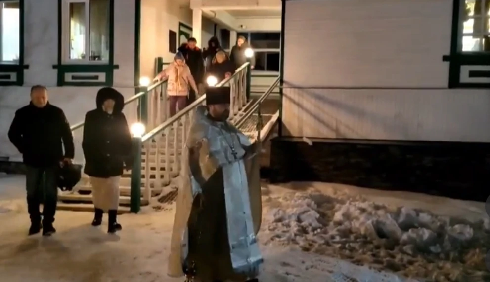 В Беломорском округе жители участвовали в традиционном празднике Крещения Господня