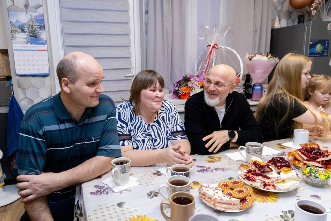 Парламентарии Карелии поздравили семью Филипповых с Днем многодетной семьи