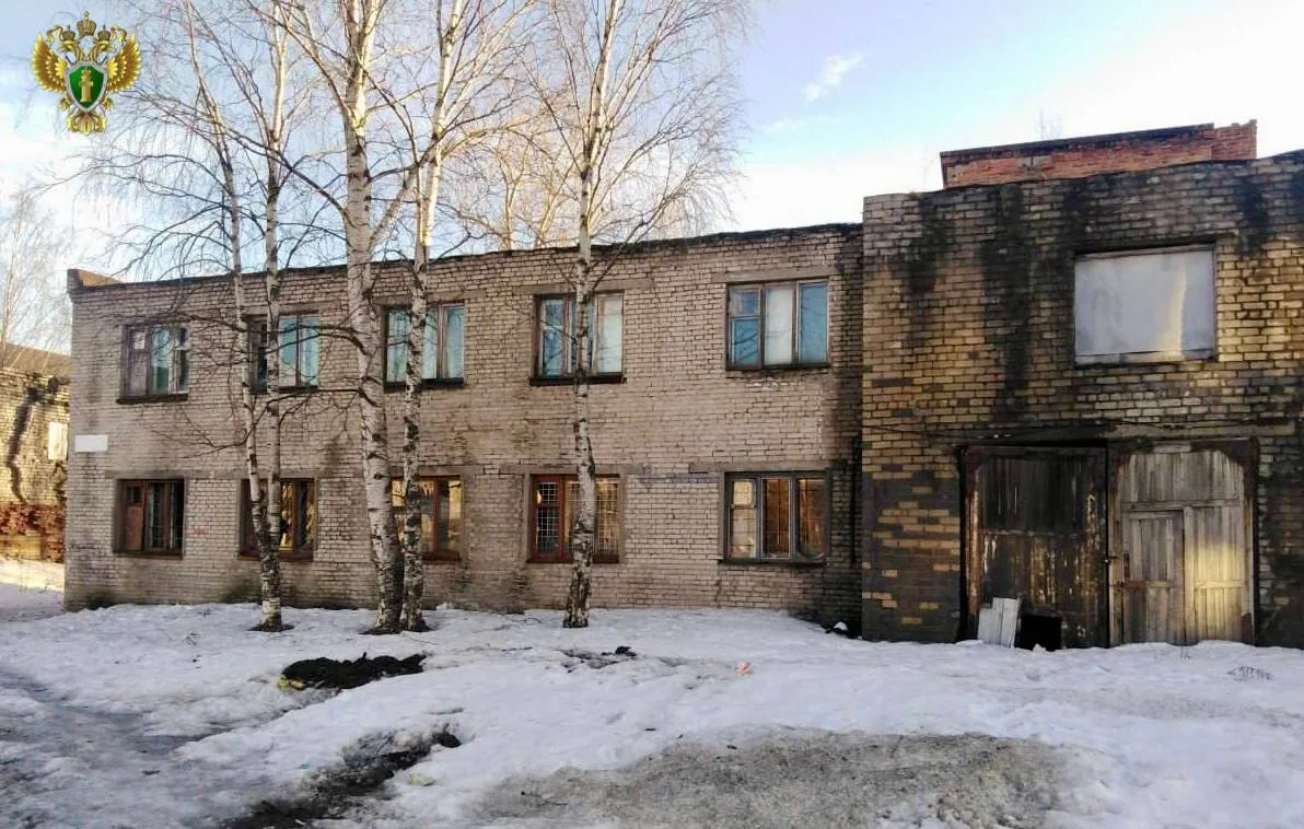 Прокуратура Медвежьегорского района потребовала снести аварийное здание бывшей котельной