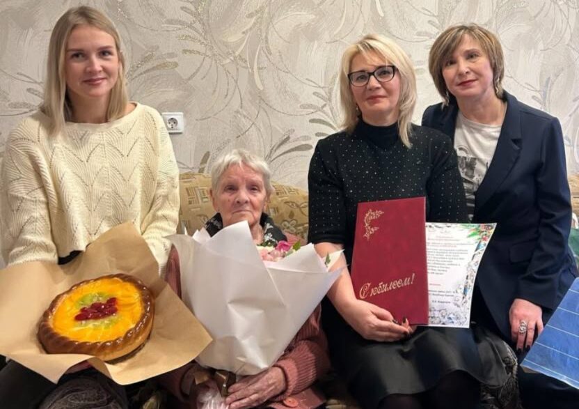 «Семь внуков и девять правнуков»: сегежанка отметила 90-летний юбилей