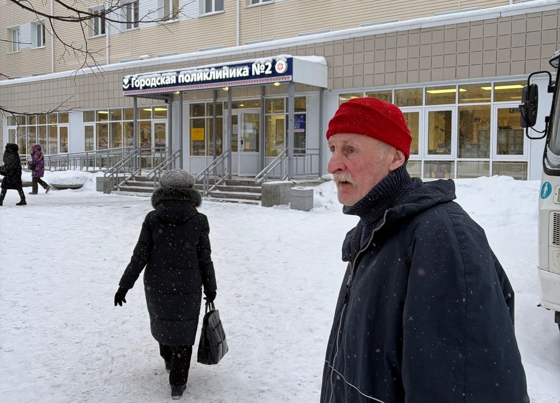 Пожилой житель Карелии, которого нашли добровольцы, заболел и попал в больницу