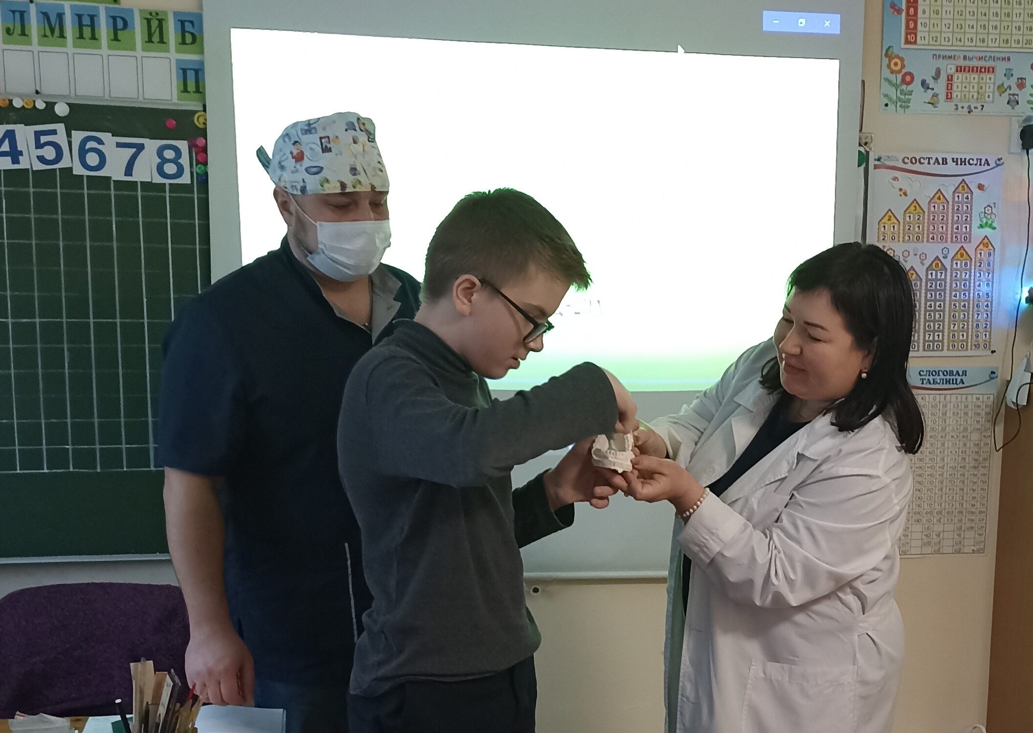 В одной из школ Петрозаводска детям помогли избавиться от страха перед стоматологами