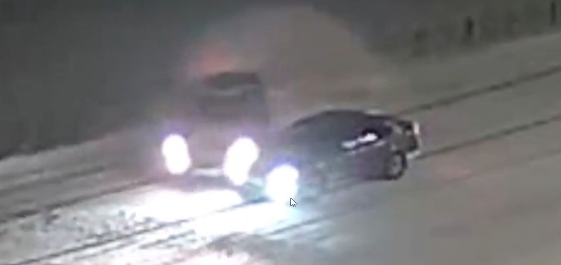 Авто непредсказуемо поменяло траекторию и задело машину на одном из перекрёстков Петрозаводска