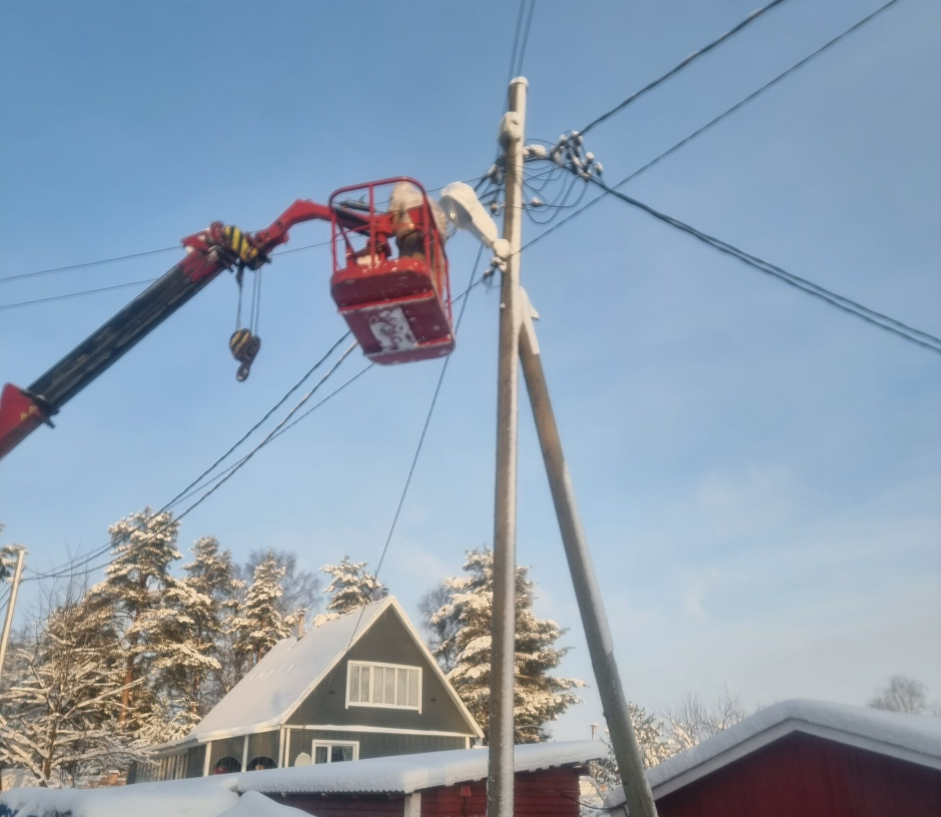 Уличное освещение улучшили в Эссойле