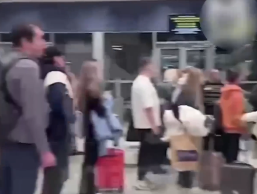 Около 200 авиарейсов задержали в Москве из-за атаки беспилотников