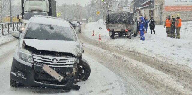 В результе аварии в Сортавале человека зажало в машине