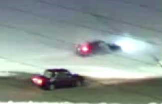 Автомобиль занесло на Чапаевском кольце в Петрозаводске