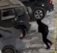 Дети с молотком напугали жителей Перевалки