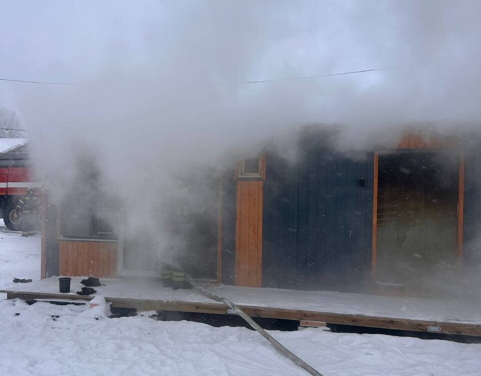 Баня загорелась в поселке Карелии
