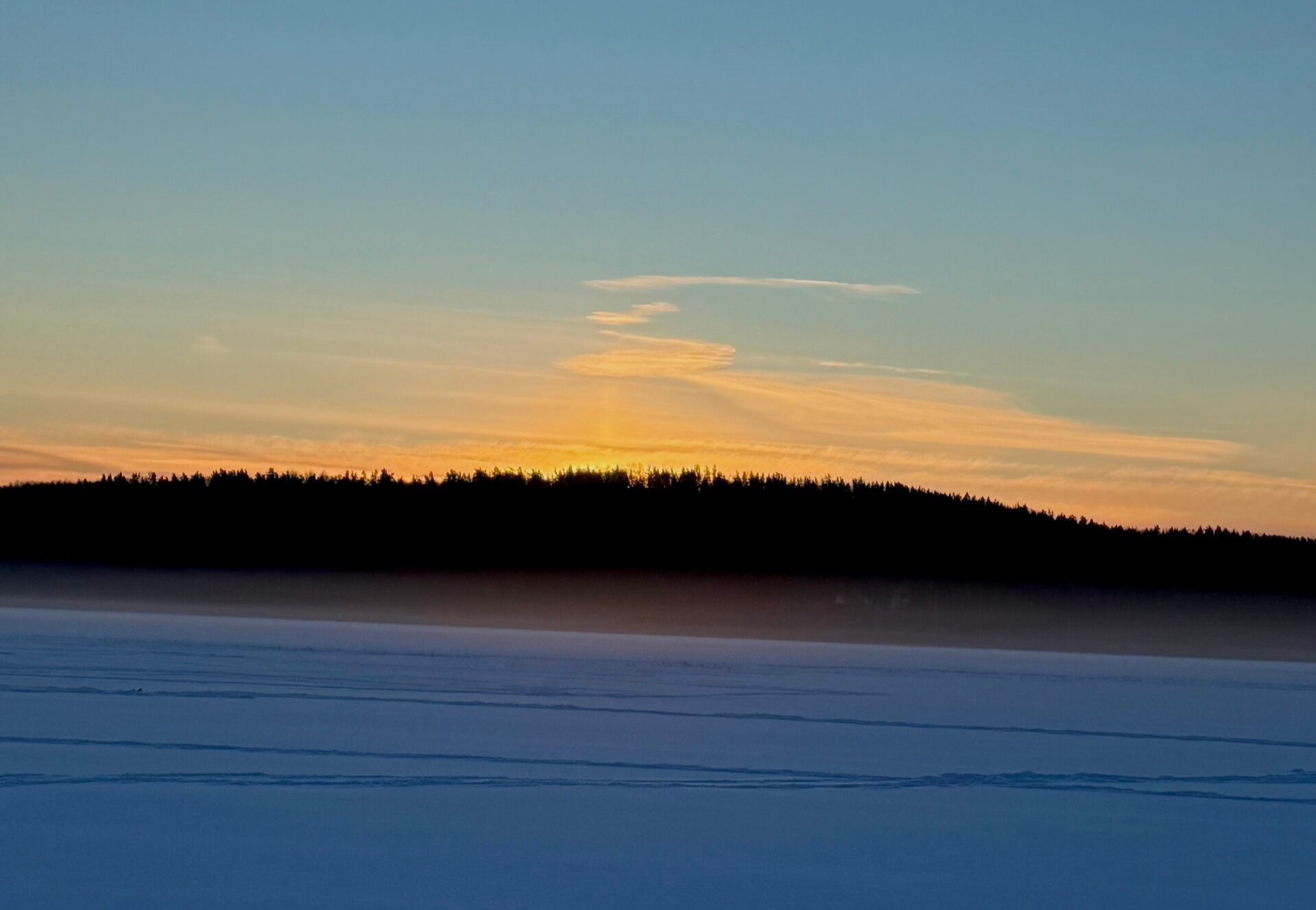 Три снегохода ушли под лед на Онежском озере за два дня