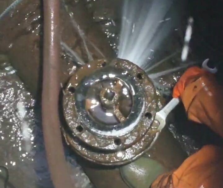 Коммунальщики устранили потоп на Сортавальской в Петрозаводске