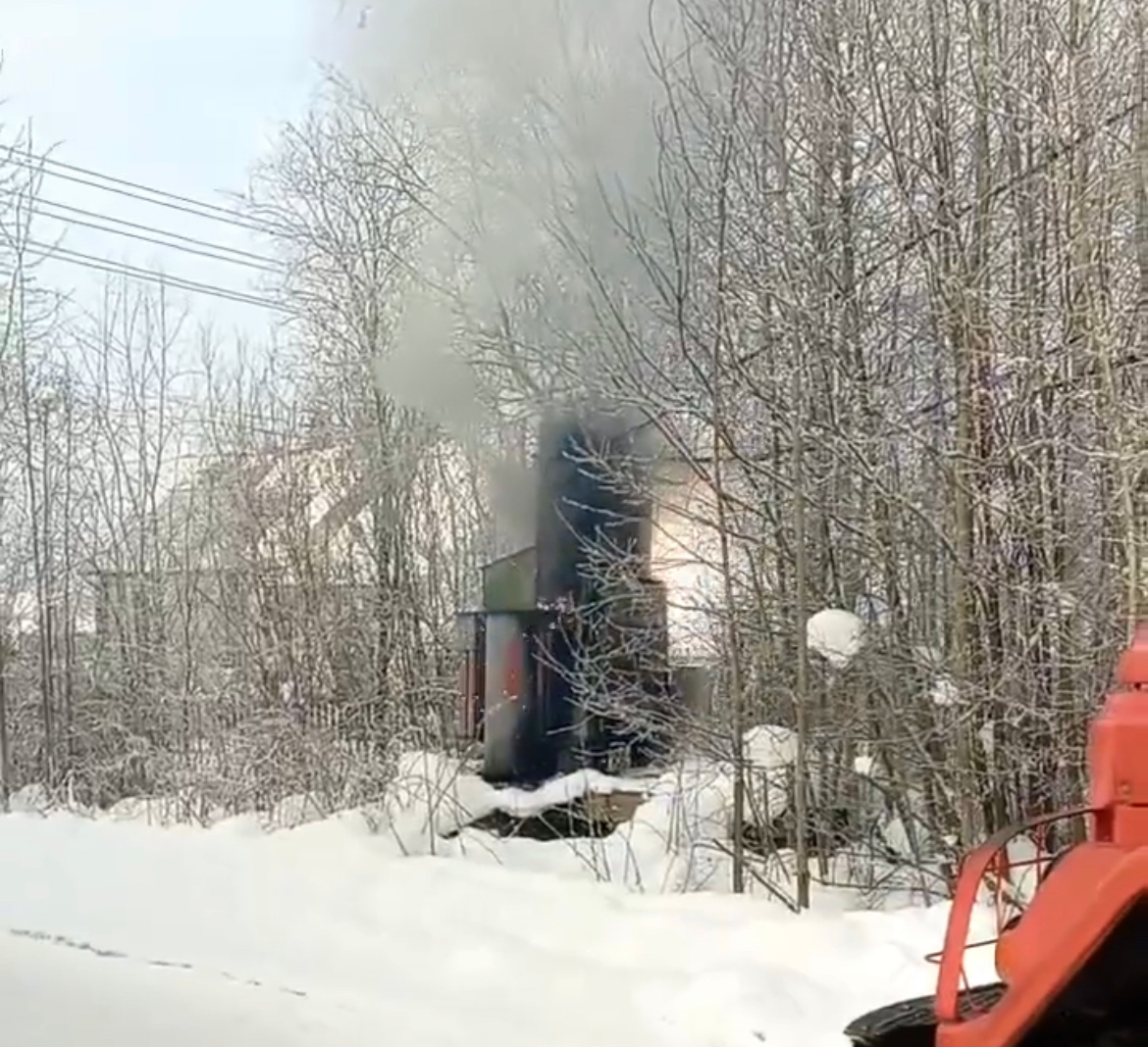 Пожарные потушили горевший трансформатор в Заозерье