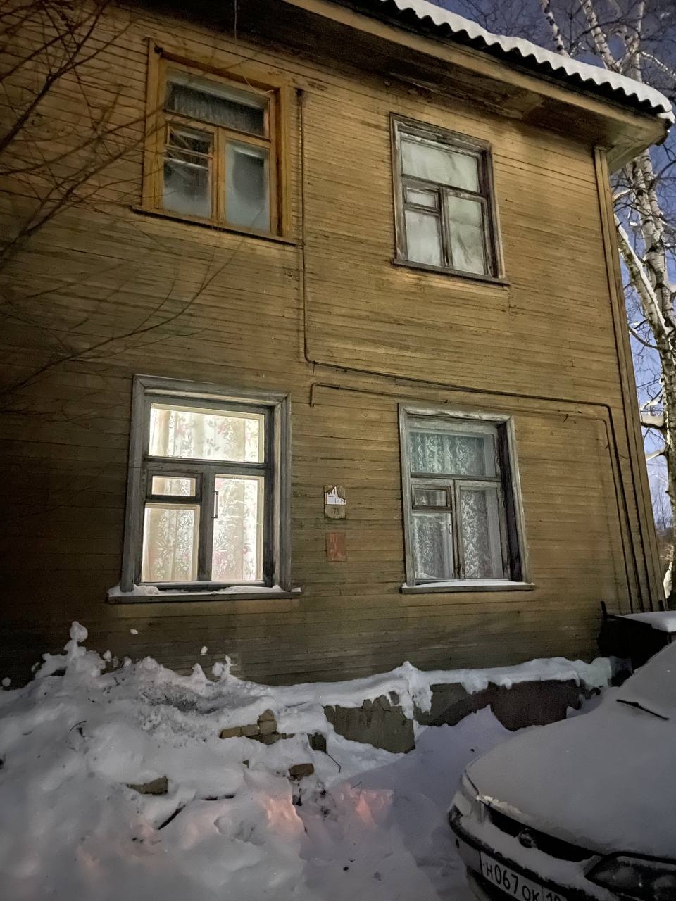 Замерзавшим петрозаводчанам после пожара в доме на Пробной подключили электричество