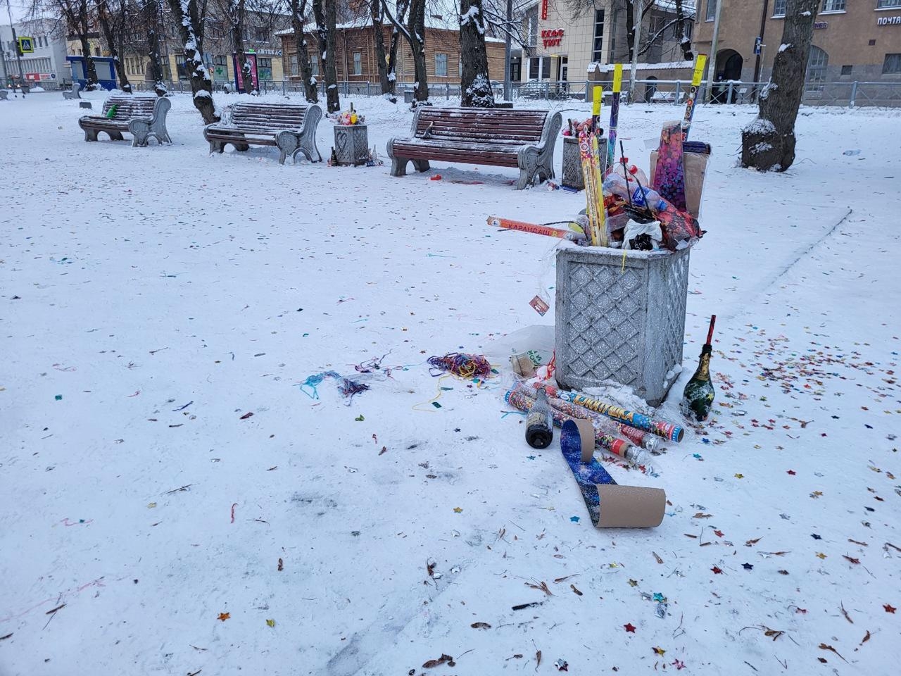 «Не успели навести порядок»: горожане показали центр послепраздничной Сортавалы