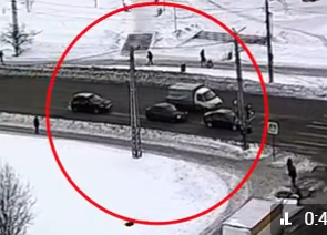 Водители устроили «паровозик» из машин в Петрозаводске