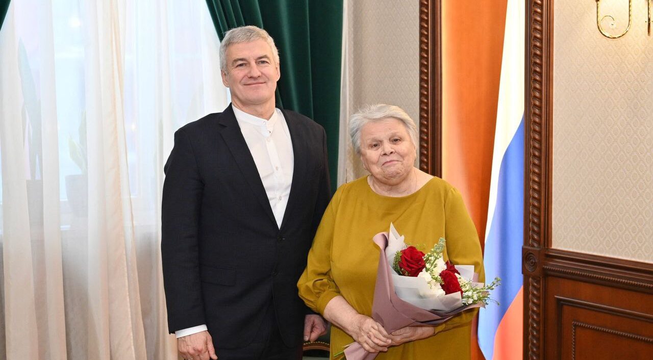 Артур Парфенчиков лично поздравил с юбилеем Галину Разбивную