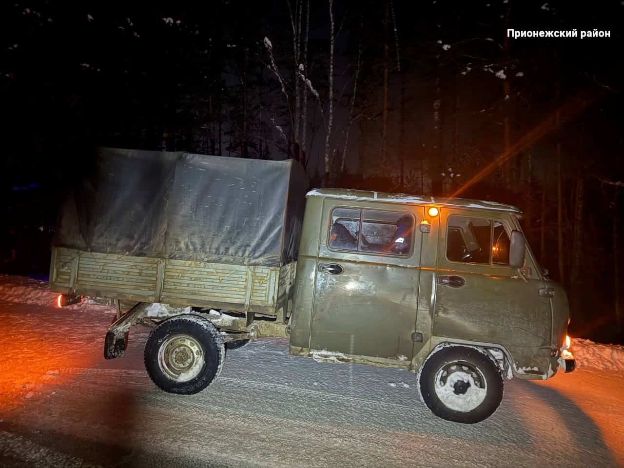 УАЗ влетел во встречную машину на дороге в Прионежье - пострадала водитель иномарки