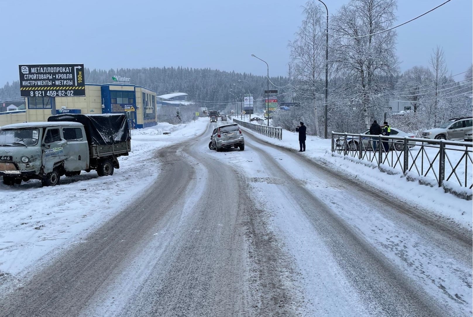 Появились подробности аварии в Карелии, во время которой человека зажало в машине