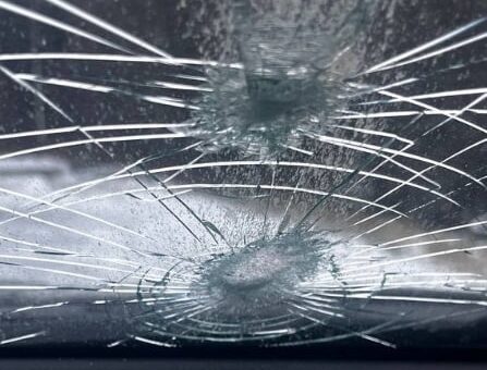 Водители возмутились тому, что дороги в Карелии посыпают камнями