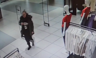 Полиция разыскивает в Петрозаводске женщину, которую подозревают в магазинной краже