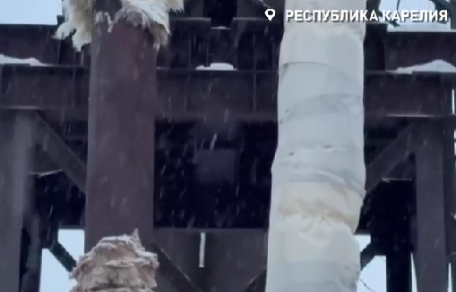 «Голые трубы, свисающая стекловата»: активисты узнали, почему Петрозаводск снова теряет гигакалории и деньги горожан