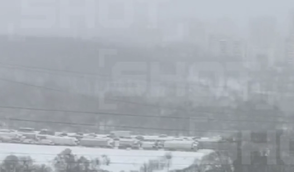 Обстановка в аэропорту Шереметьево на фоне массовой отмены рейсов попала на видео