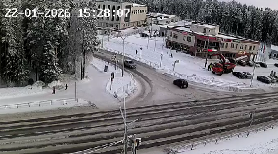 Первоклассники едва не угодили под колеса автомобиля в Костомукше