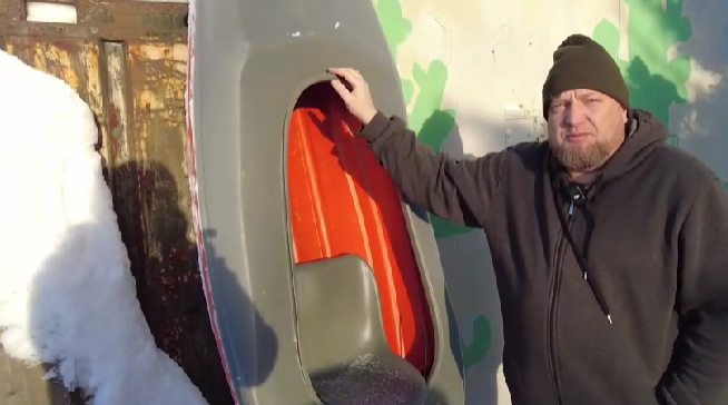 Известный фотограф вынужден продавать каяки, чтобы расплатиться с налоговой