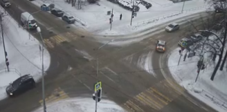 Автомобили столкнулись на встречке в центре Петрозаводска