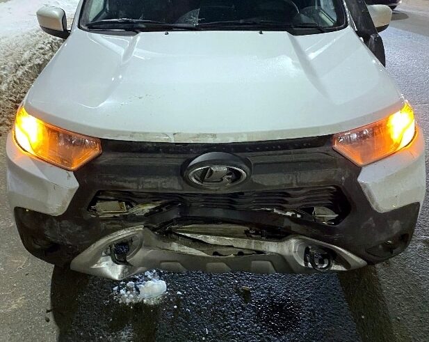 Водитель и пассажир получили травмы во время ДТП в Петрозаводске